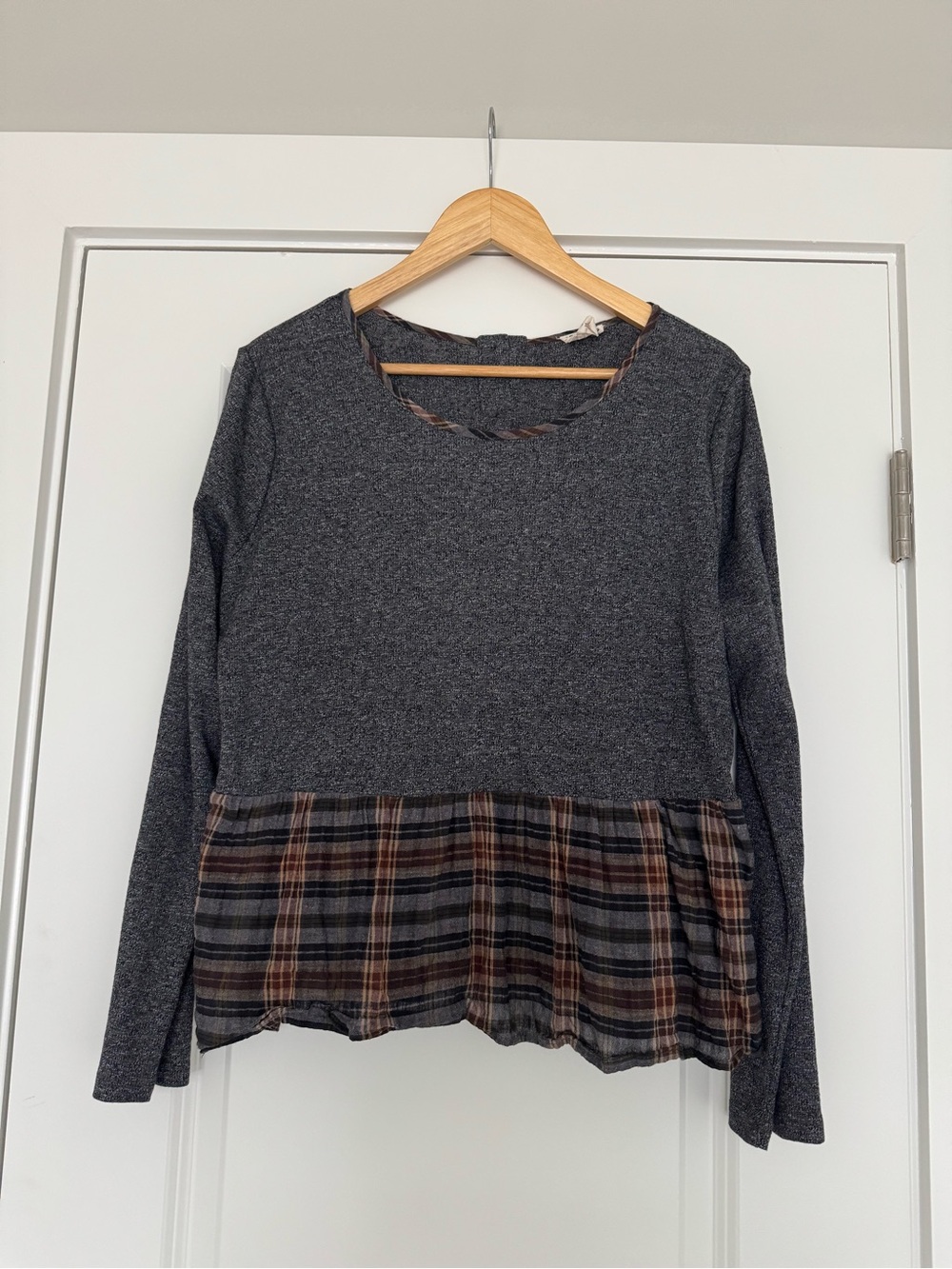 Modern Vintage Gray Long Sleeve Top with Plaid Hem